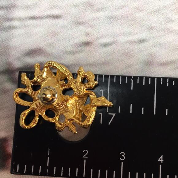 Vintage Christmas Bell Pierced Earrings Gold Tone w/‎ Green & Red - Picture 13 of 13